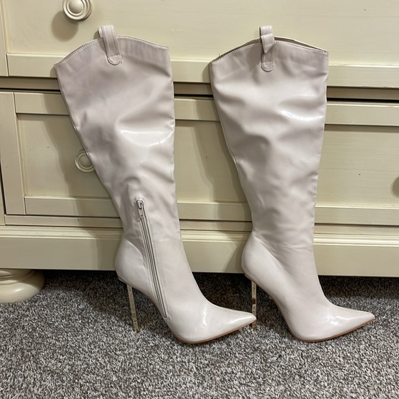 Dollskill White Stiletto Knee High Boot - Picture 3 of 5